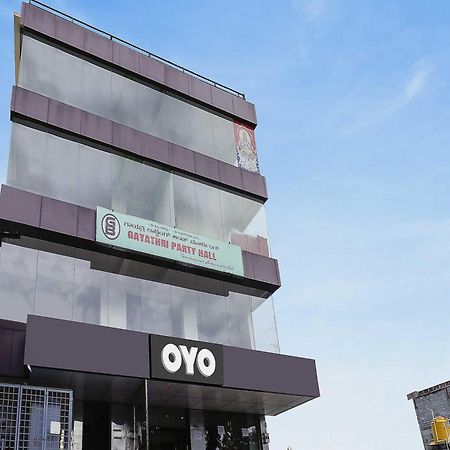 Oyo Flagship Gayathri Lodging & Boarding Hotel Bangalore Ngoại thất bức ảnh