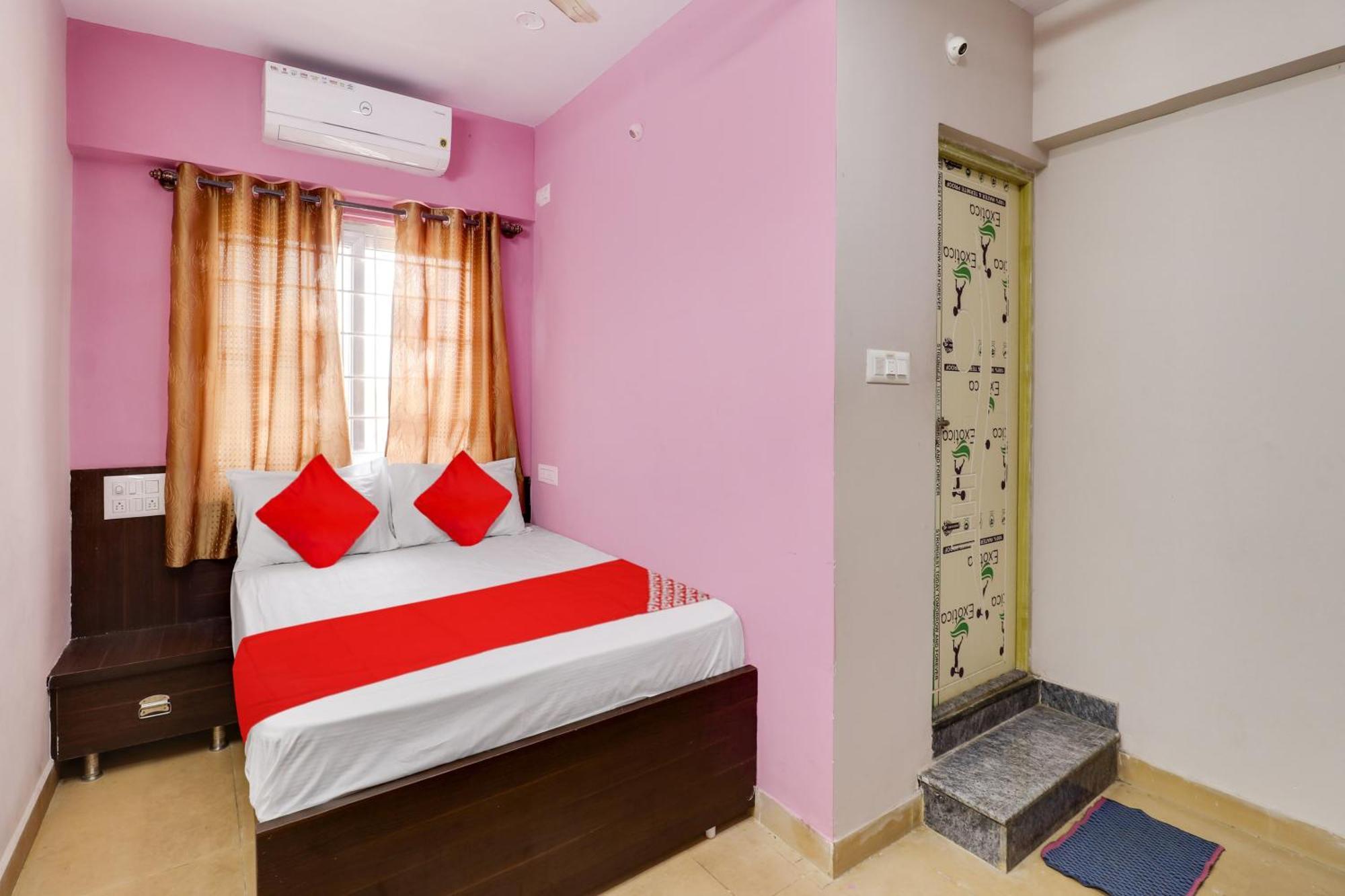 Oyo Flagship Gayathri Lodging & Boarding Hotel Bangalore Ngoại thất bức ảnh