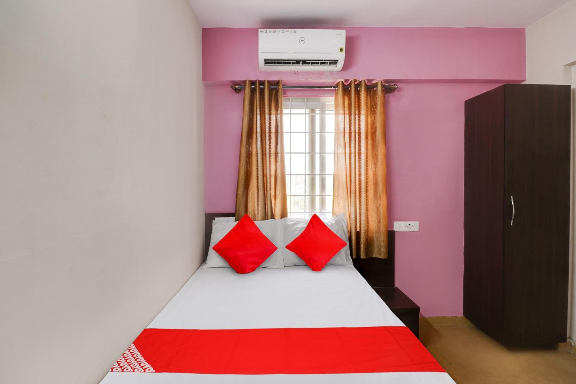 Oyo Flagship Gayathri Lodging & Boarding Hotel Bangalore Ngoại thất bức ảnh